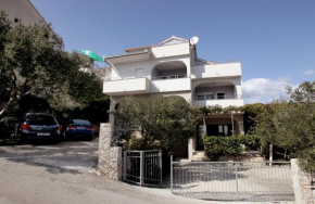  Apartments with a parking space Mavarstica, Ciovo - 11563  Трогир